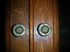 Mathieu Gallerey. An Arts and Crafts oak sideboard - Thumbnail 9