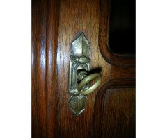 Mathieu Gallerey. An Arts and Crafts oak sideboard - Thumbnail 10