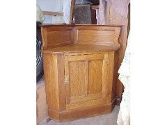 Marsh Jones & Cribb. Several Small Oak Corner Cupboards - Thumbnail 1