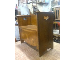 An Arts and Crafts oak settle - Thumbnail 2