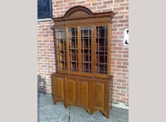 Howard and Sons. An exquisite and fine quality (1/4 sawn) oak breakfront bookcase - Thumbnail 3