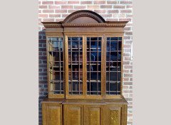 Howard and Sons. An exquisite and fine quality (1/4 sawn) oak breakfront bookcase - Thumbnail 6