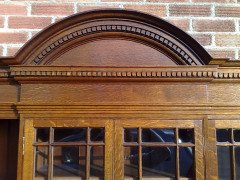 Howard and Sons. An exquisite and fine quality (1/4 sawn) oak breakfront bookcase - Thumbnail 8