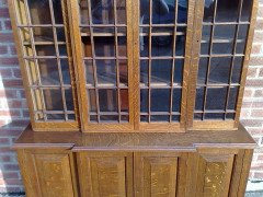 Howard and Sons. An exquisite and fine quality (1/4 sawn) oak breakfront bookcase - Thumbnail 9