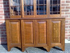 Howard and Sons. An exquisite and fine quality (1/4 sawn) oak breakfront bookcase - Thumbnail 10