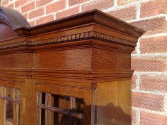 Howard and Sons. An exquisite and fine quality (1/4 sawn) oak breakfront bookcase - Thumbnail 12