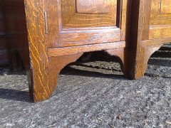 Howard and Sons. An exquisite and fine quality (1/4 sawn) oak breakfront bookcase - Thumbnail 16