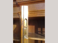 Howard and Sons. An exquisite and fine quality (1/4 sawn) oak breakfront bookcase - Thumbnail 24