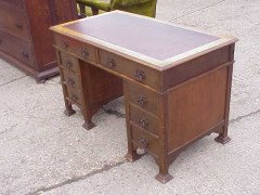 Goodhall Lambs and Heighway. an Oak Arts and Crafts Twin Pedestal Desk - Thumbnail 2