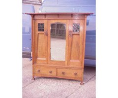 Harris Lebus. An Arts and Crafts oak treble wardrobe in the Glasgow Style - Thumbnail 1