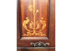 A super quality fall front bureau with stylised floral inlays - Thumbnail 11