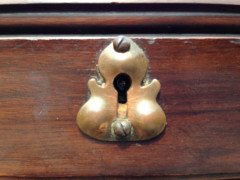 A super quality fall front bureau with stylised floral inlays - Thumbnail 13