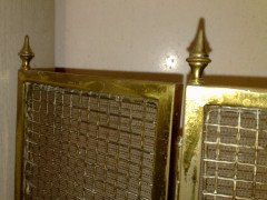 A good quality Arts and Crafts brass folding firescreen - Thumbnail 2