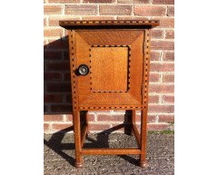 Waring and Gillow. An Arts and Crafts oak bedside cabinet in the style of M H Baillie Scott - Thumbnail 1