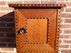 Waring and Gillow. An Arts and Crafts oak bedside cabinet in the style of M H Baillie Scott - Thumbnail 4