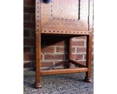 Waring and Gillow. An Arts and Crafts oak bedside cabinet in the style of M H Baillie Scott - Thumbnail 6