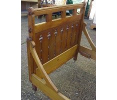 Charles Bevan for Gillows. A superb quality and very rare pair of 3' Gothic Revival beds - Thumbnail 3