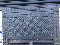 Thomas Jeckyll for Barnard Bishop and Barnard. A rare complete cast iron fire insert with original blue floral tiles - Thumbnail 5