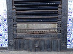 Thomas Jeckyll for Barnard Bishop and Barnard. A rare complete cast iron fire insert with original blue floral tiles - Thumbnail 11