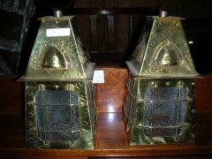 A pair and one other Arts and Crafts brass lantern - Thumbnail 1