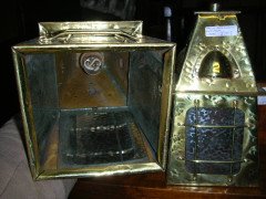 A pair and one other Arts and Crafts brass lantern - Thumbnail 4