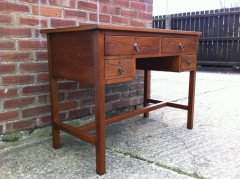 Wylie and Lochhead (attributed). a Good Quality Arts and Crafts Oak Four Drawer Kneehole Desk - Thumbnail 2
