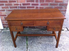 Wylie and Lochhead (attributed). a Good Quality Arts and Crafts Oak Four Drawer Kneehole Desk - Thumbnail 3