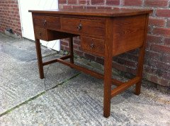 Wylie and Lochhead (attributed). a Good Quality Arts and Crafts Oak Four Drawer Kneehole Desk - Thumbnail 4