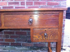 Wylie and Lochhead (attributed). a Good Quality Arts and Crafts Oak Four Drawer Kneehole Desk - Thumbnail 5