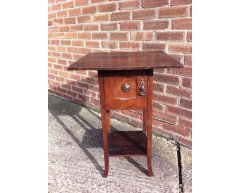 An Arts and Crafts oak bedside cabinet in the Glasgow style - Thumbnail 3