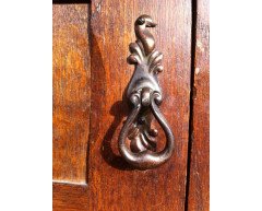 An Arts and Crafts oak bedside cabinet in the Glasgow style - Thumbnail 6