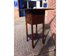 An Arts and Crafts oak bedside cabinet in the Glasgow style - Thumbnail 7