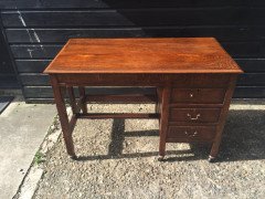 A rare well designed very good quality Arts Crafts metamorphic knee hole quarter sawn oak architects or artist desk - Thumbnail 2