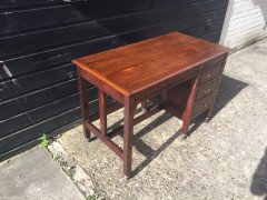 A rare well designed very good quality Arts Crafts metamorphic knee hole quarter sawn oak architects or artist desk - Thumbnail 4