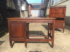 A rare well designed very good quality Arts Crafts metamorphic knee hole quarter sawn oak architects or artist desk - Thumbnail 6