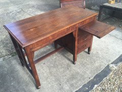 A rare well designed very good quality Arts Crafts metamorphic knee hole quarter sawn oak architects or artist desk - Thumbnail 15