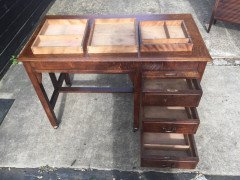 A rare well designed very good quality Arts Crafts metamorphic knee hole quarter sawn oak architects or artist desk - Thumbnail 17