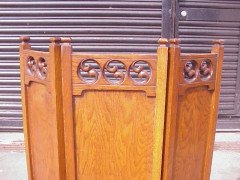 An Arts and Crafts Folding Oak Firescreen with Stylised Ying Yang Carved Fretwork - Thumbnail 2