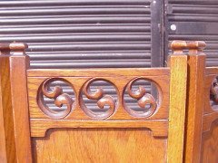 An Arts and Crafts Folding Oak Firescreen with Stylised Ying Yang Carved Fretwork - Thumbnail 3