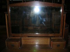 A Good Quality Oak Arts and Crafts Dressing Table with Stylised Floral Carving to the Top - Thumbnail 4