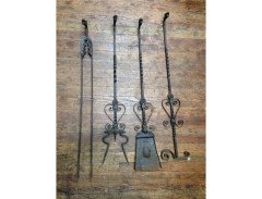 A good set of four Arts and Crafts hand made fire utensils with dogs heads - Thumbnail 1