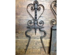 A good set of four Arts and Crafts hand made fire utensils with dogs heads - Thumbnail 6