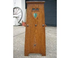An Arts and Crafts hall seat - Thumbnail 3