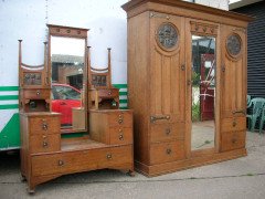 Shapland and Petter. An oak bedroom pair with matching double bed - Thumbnail 2