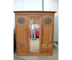 Shapland and Petter. An oak bedroom pair with matching double bed - Thumbnail 3