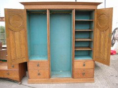 Shapland and Petter. An oak bedroom pair with matching double bed - Thumbnail 5