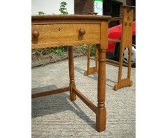 Heals of London. An oak Arts and Crafts Cotswold style two drawer desk - Thumbnail 5