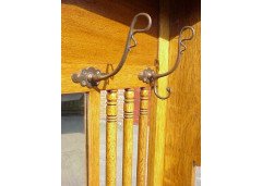 Liberty and Co. A top quality well designed Arts and Crafts oak hall seat - Thumbnail 3