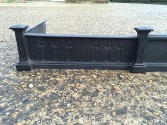 An Arts and Crafts brass and cast iron retractable fender - Thumbnail 4