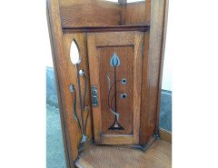 An impressive Arts and Crafts oak dressing table with pewter and ebony stylised floral inlays. - Thumbnail 5
